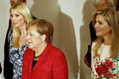Ivanka Trump, al costat de Merkel i la reina Màxima d’Holanda.