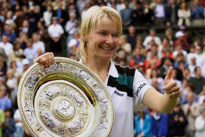 Jana Novotna, cuando conquistó el torneo londinense en 1998.