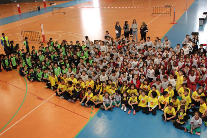 Els nens que van participar ahir en la XXIII edició de la Fira de Jocs de Pati de Balaguer.