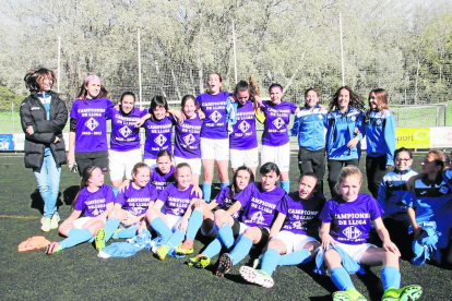Las jugadoras del Vila-sana celebran el ascenso a la OK Liga Femenina.