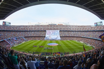La afición del Barça le dedicó una pancarta a Luis Enrique en su último partido en casa.