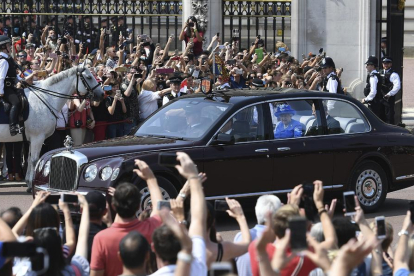 La reina Isabel II es dirigeix al Parlament britànic.