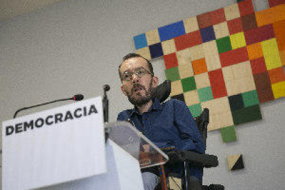 Podemos acusa a Rajoy de incendiar España y Catalunya al suspender la democracia