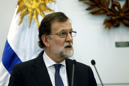 Rajoy habló ayer, desde Montevideo, por primera vez de los casos de corrupción que acechan al PP.