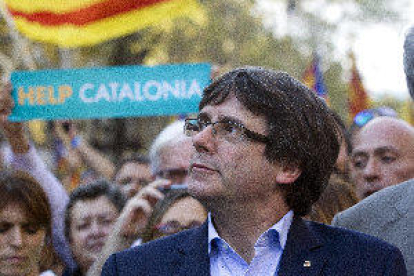 Puigdemont llama al Parlament a decidir sobre el intento de 