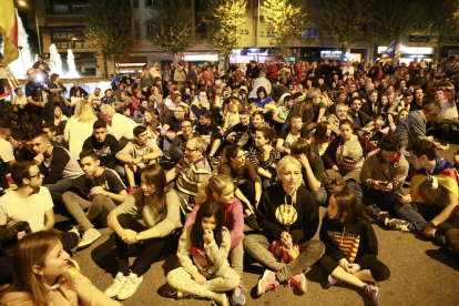 La manifestación partió de Ricard Viñes y terminó junto a la fuente de la avenida Catalunya, en la imagen.