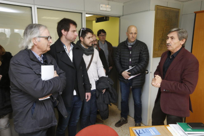 ERC presentó ayer el Manifiesto de Montoliu de Lleida al delegado de Empresa en Lleida, Ramon Alturo.