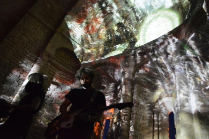 Concert i projecció audiovisual al castell d’Àger en l’edició del 2015 del festival Vallsonora.