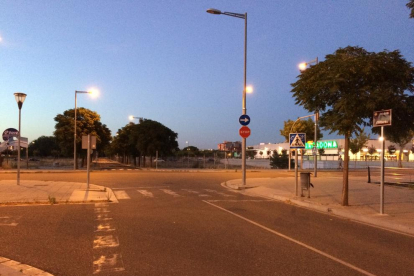 Vista del carrer Albarés, de la Bordeta, on ahir a la nit es va produir l’atropellament.