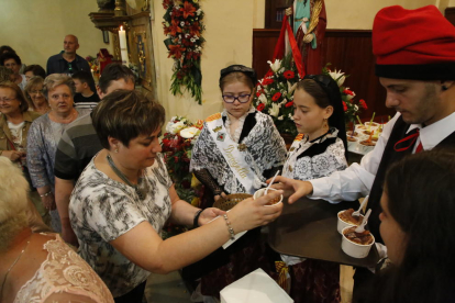 Corbins honra a Santa Quitèria para acabar su Festa Major