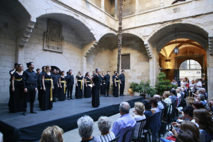 Un momento del concierto que tuvo lugar ayer en el patio gótico del Institut d’Estudis Ilerdencs. 
