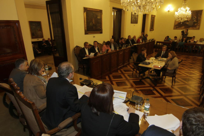 El pleno de la Diputación de Lleida que se celebró ayer.