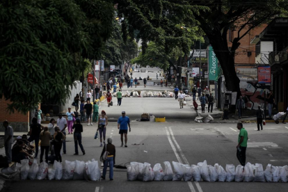 Imatge d’un carrer de Caracas, capital de Veneçuela, ahir durant la primera jornada de vaga.