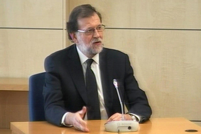 Rajoy se escuda en que su responsabilidad en el PP era política y se desmarca de las cuentas