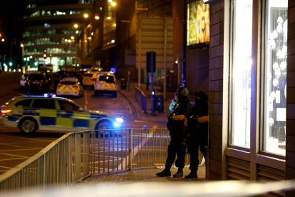 L'exterior del Manchester Arena protegit per policies.