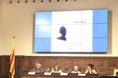 L’IEI va acollir ahir la presentació de la novel·la de Rosa Fabregat.