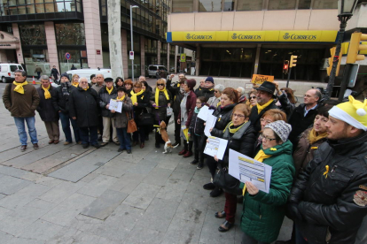 Solidaritat amb els presos - El grup Cantaires de Ponent va enviar ahir 4 cartes firmades per 300 persones a Oriol Junqueras, Joaquim Forn, Jordi Sànchez i Jordi Cuixart. A part de mostrar-los suport, hi van van adjuntar les lletres de les cançon ...
