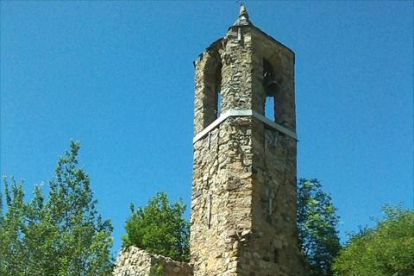 El campanar de l’església abandonada de Castilló de Tor.