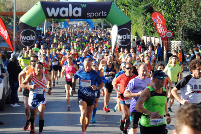 La carrera de larga distancia de la Mitja Marató de Mollerussa, con 21 kilómetros de recorrido, reunió a cerca de 800 atletas.