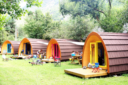 Imagen de los ‘pods’ o pequeñas cabañas del camping de Ribera de Cardós.