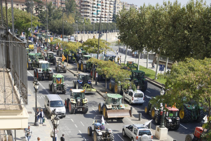 Els més petits van treure els tractors de joguet durant la protesta pels carrers de Lleida.