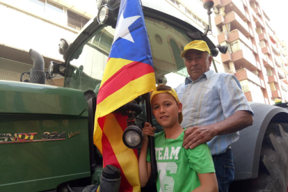 Los más pequeños sacaron sus tractores de juguete durante la protesta por las calles de Lleida.
