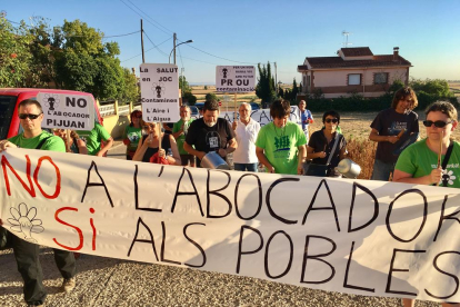 Cassolada de protesta per paralitzar les obres de la planta d’Ossó de Sió