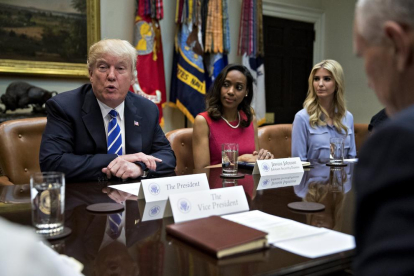 Ivanka Trump va acompanyar el seu pare a una reunió oficial.