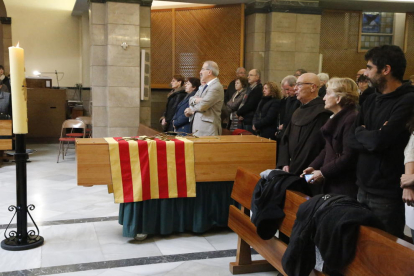 La parroquia de Santa Teresina, en Lleida, se llenó de amigos que dieron su último adiós al músico. 