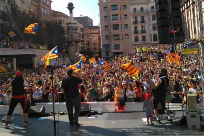 Fiesta masiva por referéndum en Sant Joan