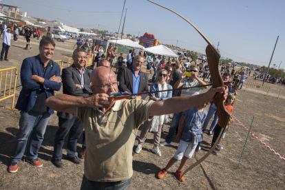 Rebollo, a la imatge, va ser homenatjat a Tàrrega i va fer una exhibició de tir amb arc.