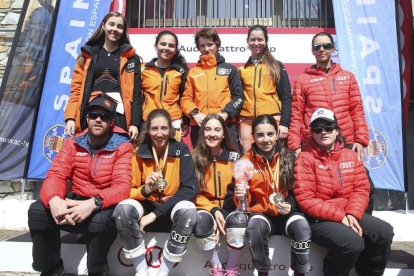 Els esquiadors del CEVA que van prendre part en la prova disputada a l’estació aragonesa.