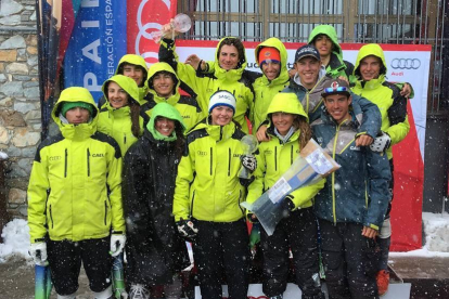 Els esquiadors del CEVA que van prendre part en la prova disputada a l’estació aragonesa.