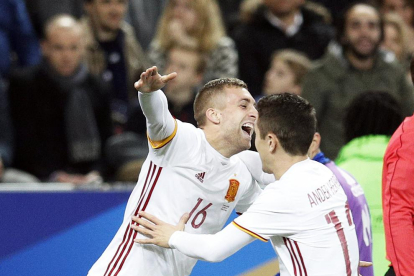 Deulofeu celebra el gol que segellava la victòria espanyola a París.