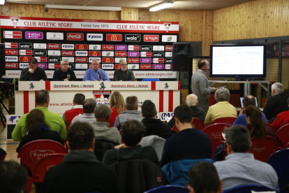 Una vista de l’assemblea de socis de l’Atlètic Segre celebrada ahir a les instal·lacions del club.