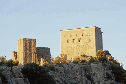 Vista exterior del castillo de Llordà.