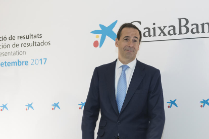 El consejero delegado de CaixaBank, Gonzalo Cortázar, antes de la presentación de resultados.