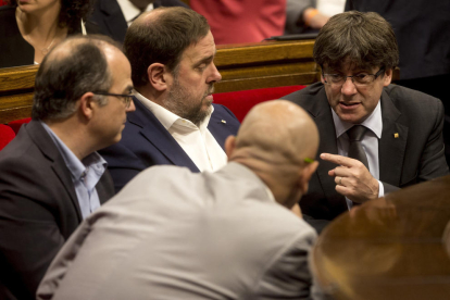 El conseller Jordi Turull, el vicepresident Oriol Junqueras, el president Carles Puigdemont i el conseller Raül Romeva, en una foto d’arxiu.