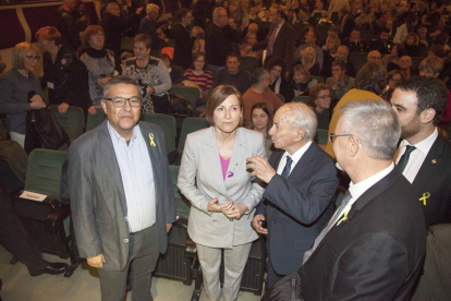 La presidenta del Parlament en su visita a la capital del Urgell.  