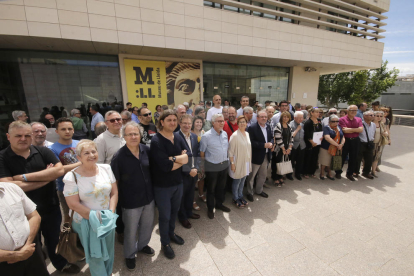 Una concentració d'entitats en favor de la unitat de la col·lecció del Museu de Lleida.
