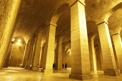 Una vista del espacio subterráneo del Dipòsit de l’Aigua de Lleida, que acogerá obras de arte de la Biennal Cristòfol en noviembre.