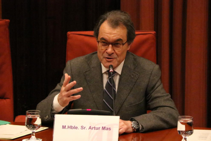 Un moment de la intervenció d’Artur Mas, ahir a la comissió d’Assumptes Institucionals.