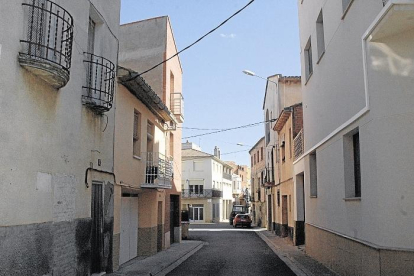 El carrer Major, al centre de Vilanova de Segrià.