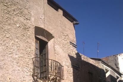 Detall del castell de Peramola.