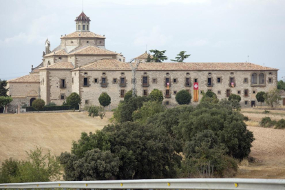 Vista del edificio del santuario mercedario de Sant Ramon, del siglo XVII y reformado en el XVIII.