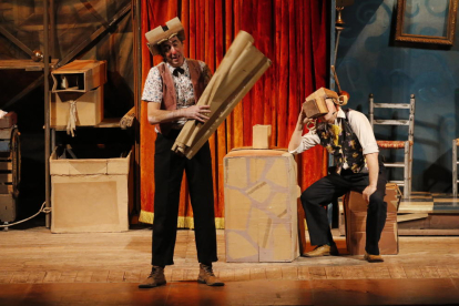 La representació de l’obra ‘Cösmix’, ahir, al Teatre Principal de Lleida.