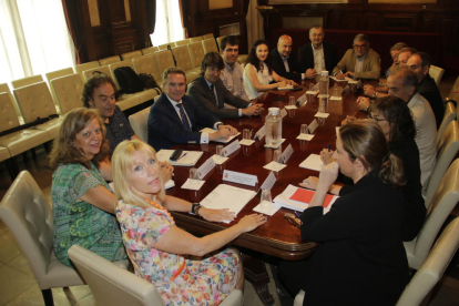 Imatge de la reunió feta ahir a la subdelegació del Govern.