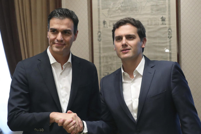 El secretari general del PSOE, Pedro Sánchez, i el líder de Ciutadans, Albert Rivera.