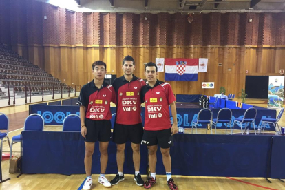 Els tres jugadors del DKV Borges, ahir a Dubrovnik.