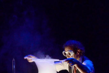 Un espectáculo de burbujas que combina clown, teatro gestual y circo, el viernes en Altorricón.